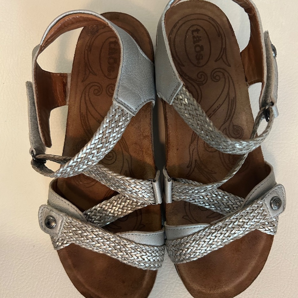 Taos Footwear Sandals Silver Size 6-6/2 - Picture 2 of 6